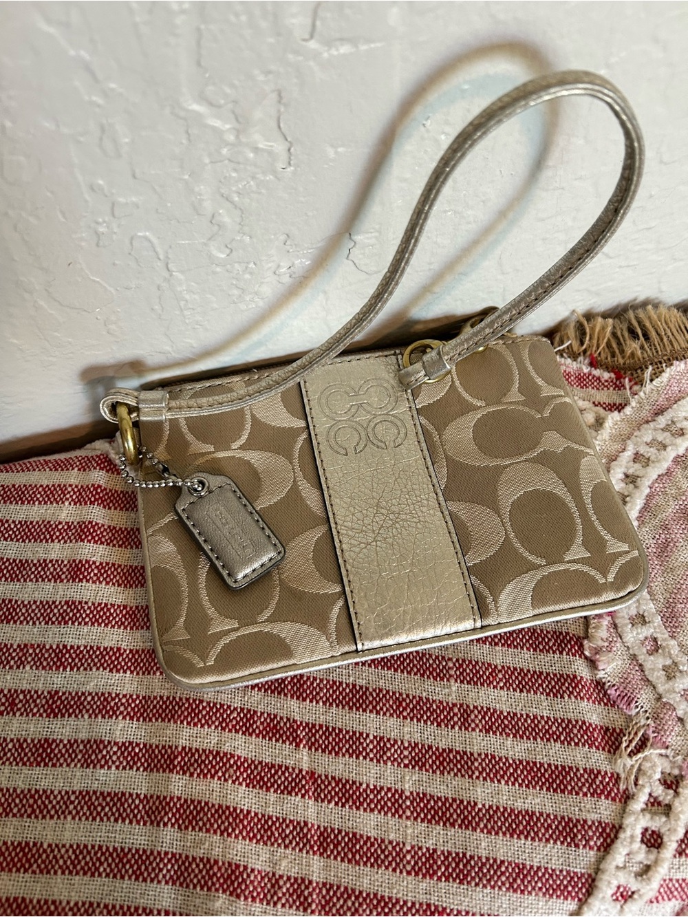 Giveaway Coach wristlet